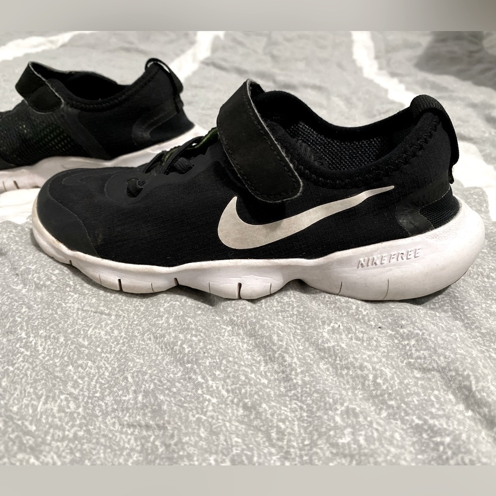 NIKE free tennis shoes
